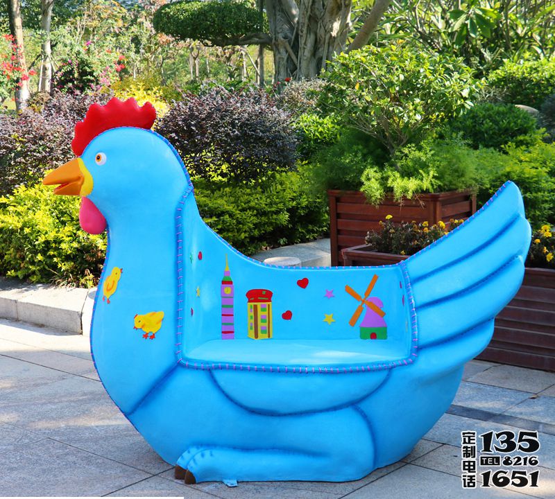 游樂場創意玻璃鋼彩繪卡通雞座椅雕塑 游樂場創意玻璃鋼彩繪卡通雞座椅雕塑