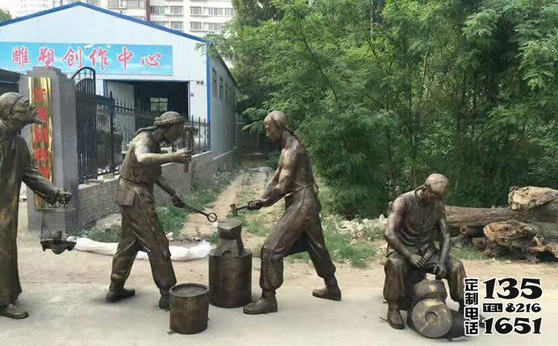 商場步行街民俗擺放古人傳統(tǒng)打鐵人物鎏金玻璃鋼雕塑 商場步行街民俗擺放古人傳統(tǒng)打鐵人物鎏金玻璃鋼雕塑