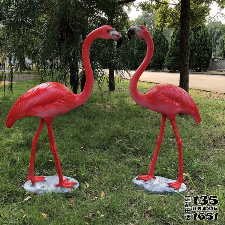 室內(nèi)景區(qū)擺放的玻璃鋼仿真火烈鳥雕塑 室內(nèi)景區(qū)擺放的玻璃鋼仿真火烈鳥雕塑