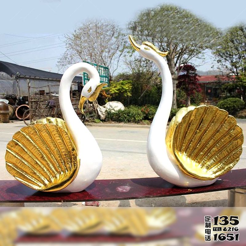 城市創意玻璃鋼彩繪噴金白天鵝雕塑 城市創意玻璃鋼彩繪噴金白天鵝雕塑